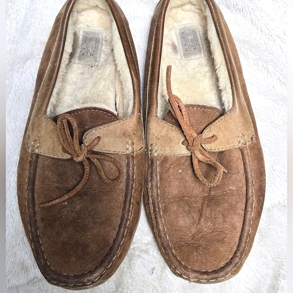Men's Ugg Sheepskin Fur Lined Outdoor Moccasin Slipper, Size 11 - Picture 1 of 6